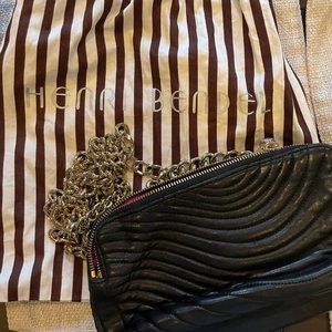 HENRI BENDEL | BLACK LEATHER PURSE WITH GOLD CHAIN STRAP
